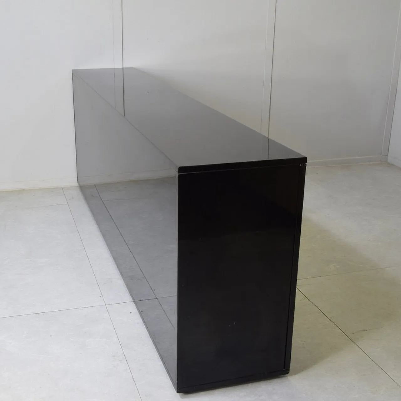 Credenza laccata a sei ante di Eugenio Gerli per Tecno, anni '60 12