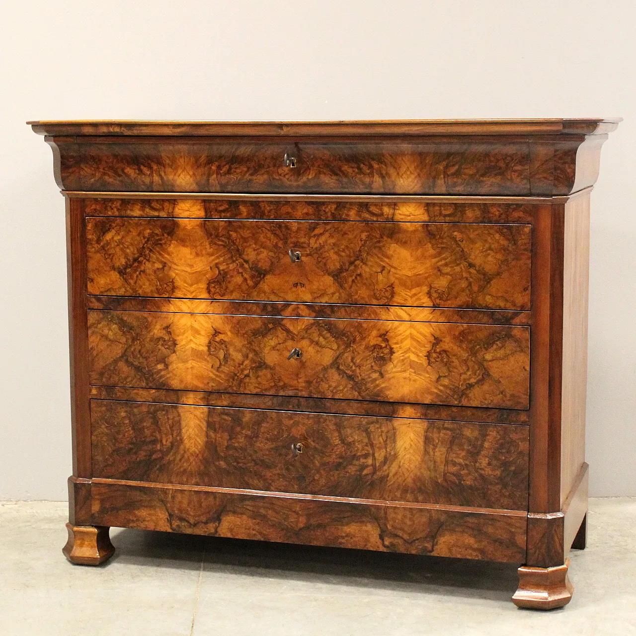 Louis Philippe chest of drawers in 19th century walnut 1