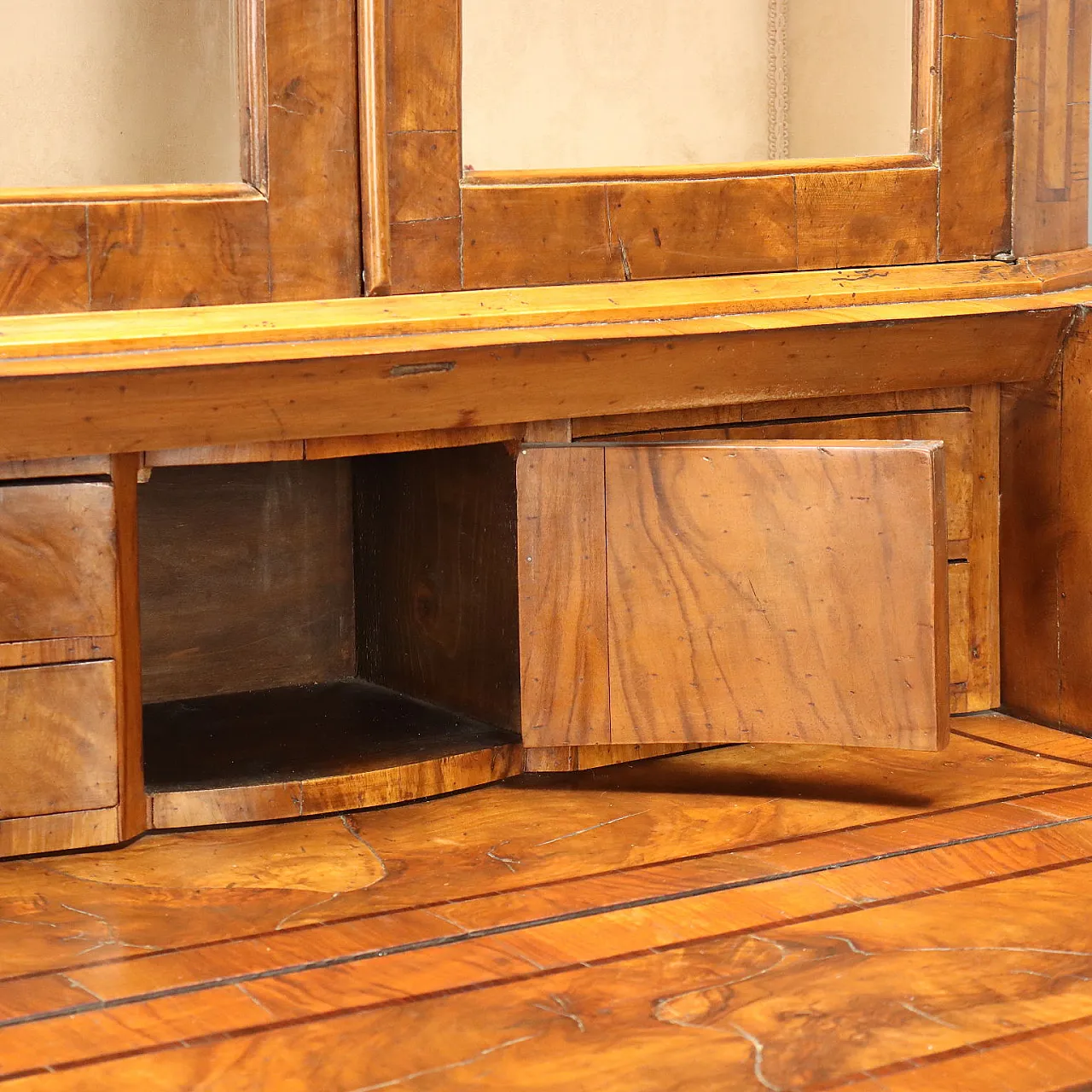 Trumeau in walnut and walnut root, 20th century 9