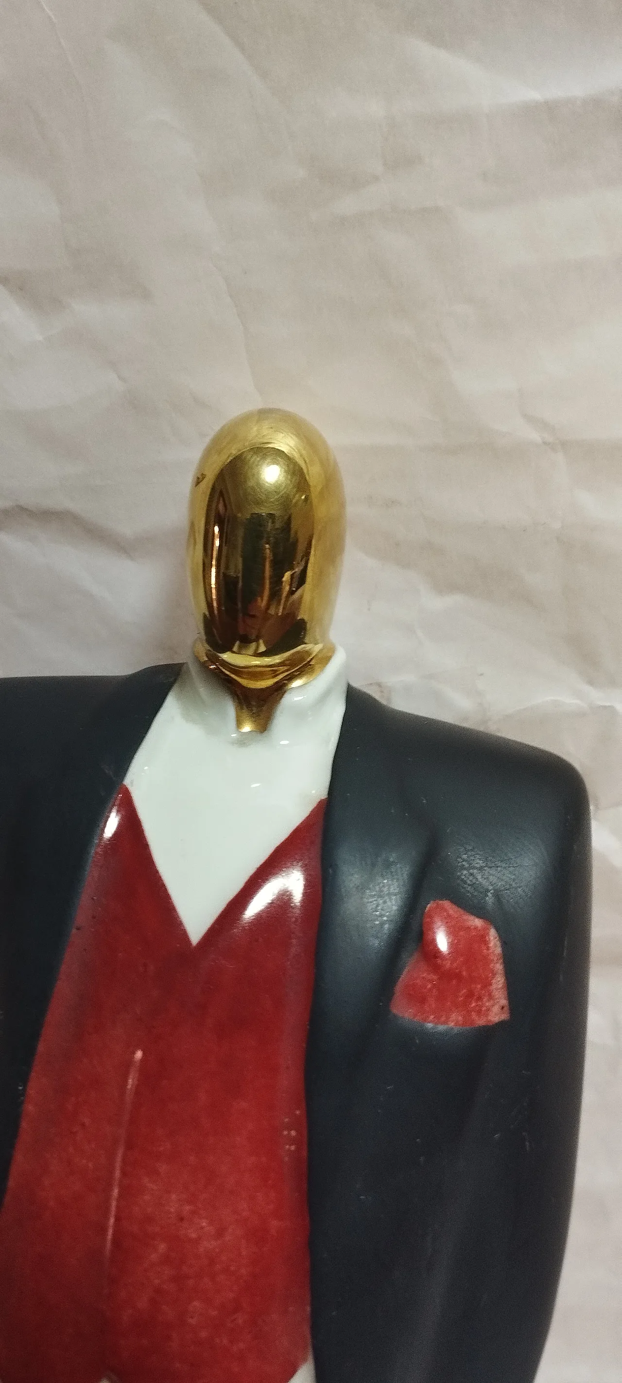 Scultura in ceramica di uomo elegante firmata SER, anni 2000 2