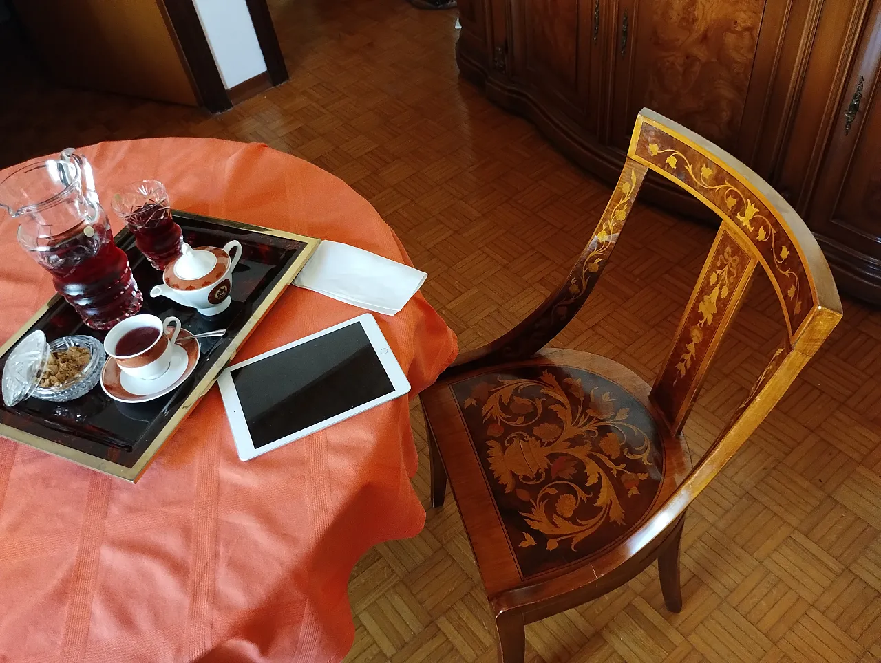 12 sedie in legno intarsiato, anni '80 14