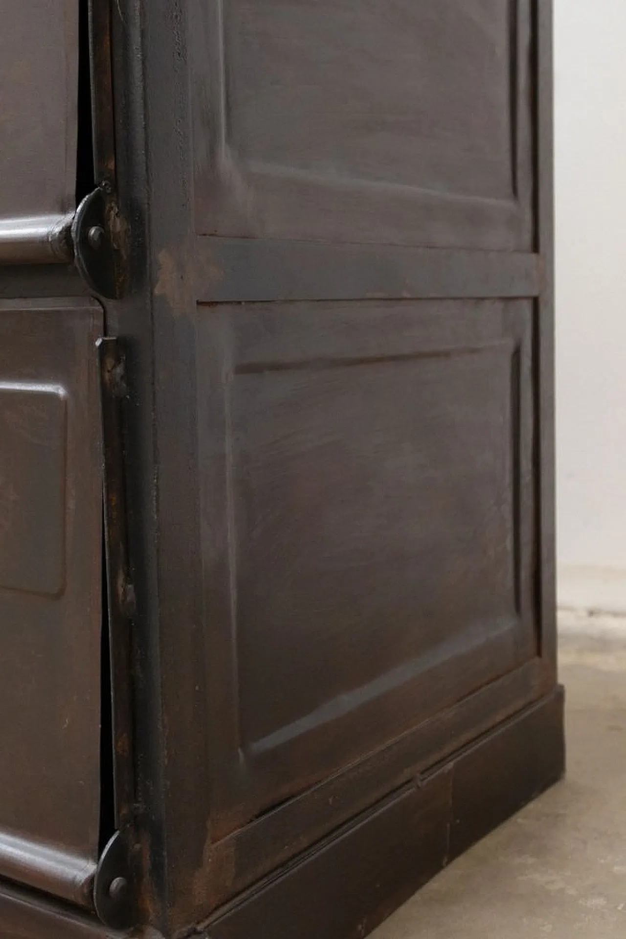 Mid-Century Industrial steel 15-tier cabinet, 1950s 17