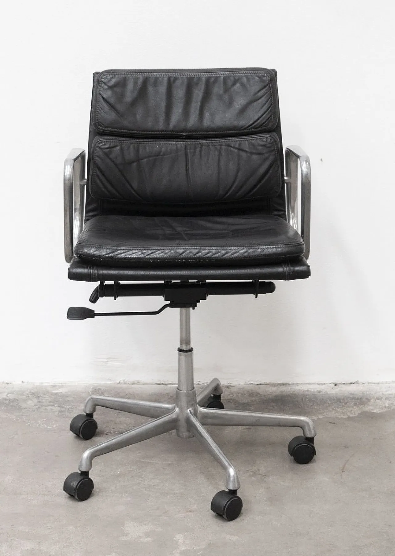 3 Aluminium chairs by Charles & Ray Eames Chairs for ICF, 1970s 3