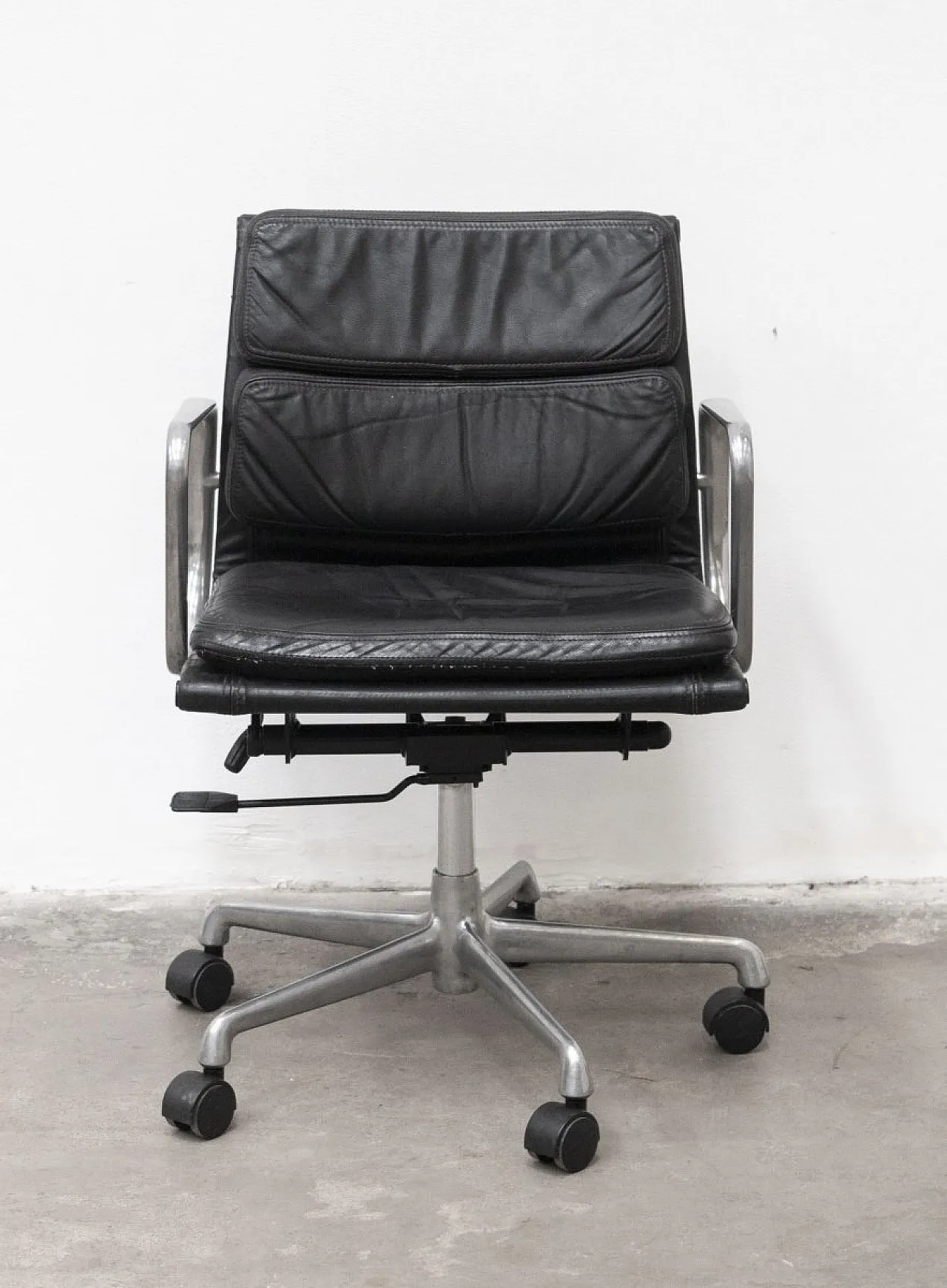 3 Aluminium chairs by Charles & Ray Eames Chairs for ICF, 1970s 4