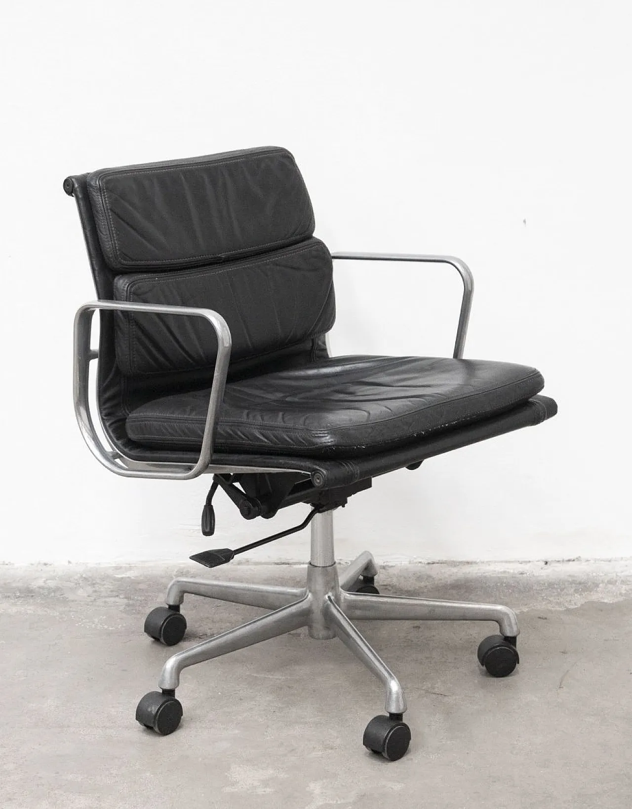 3 Aluminium chairs by Charles & Ray Eames Chairs for ICF, 1970s 5