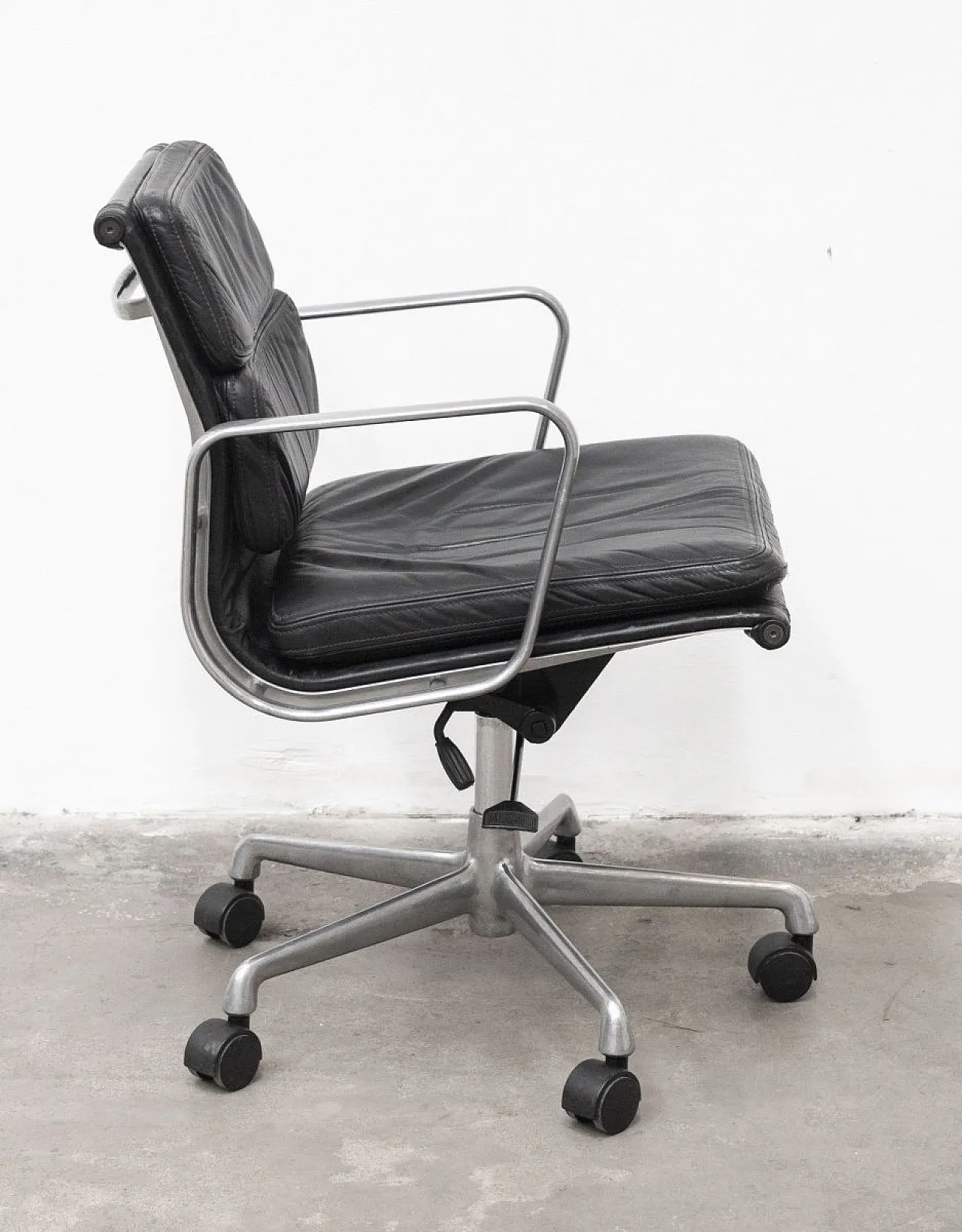 3 Aluminium chairs by Charles & Ray Eames Chairs for ICF, 1970s 6
