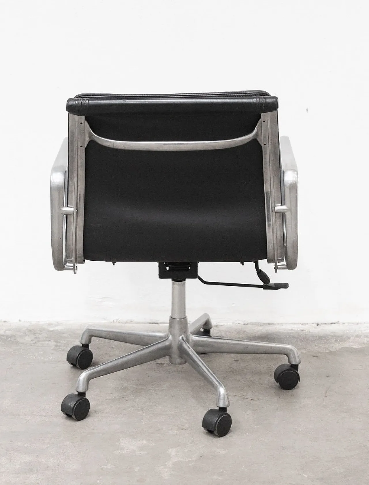 3 Aluminium chairs by Charles & Ray Eames Chairs for ICF, 1970s 7
