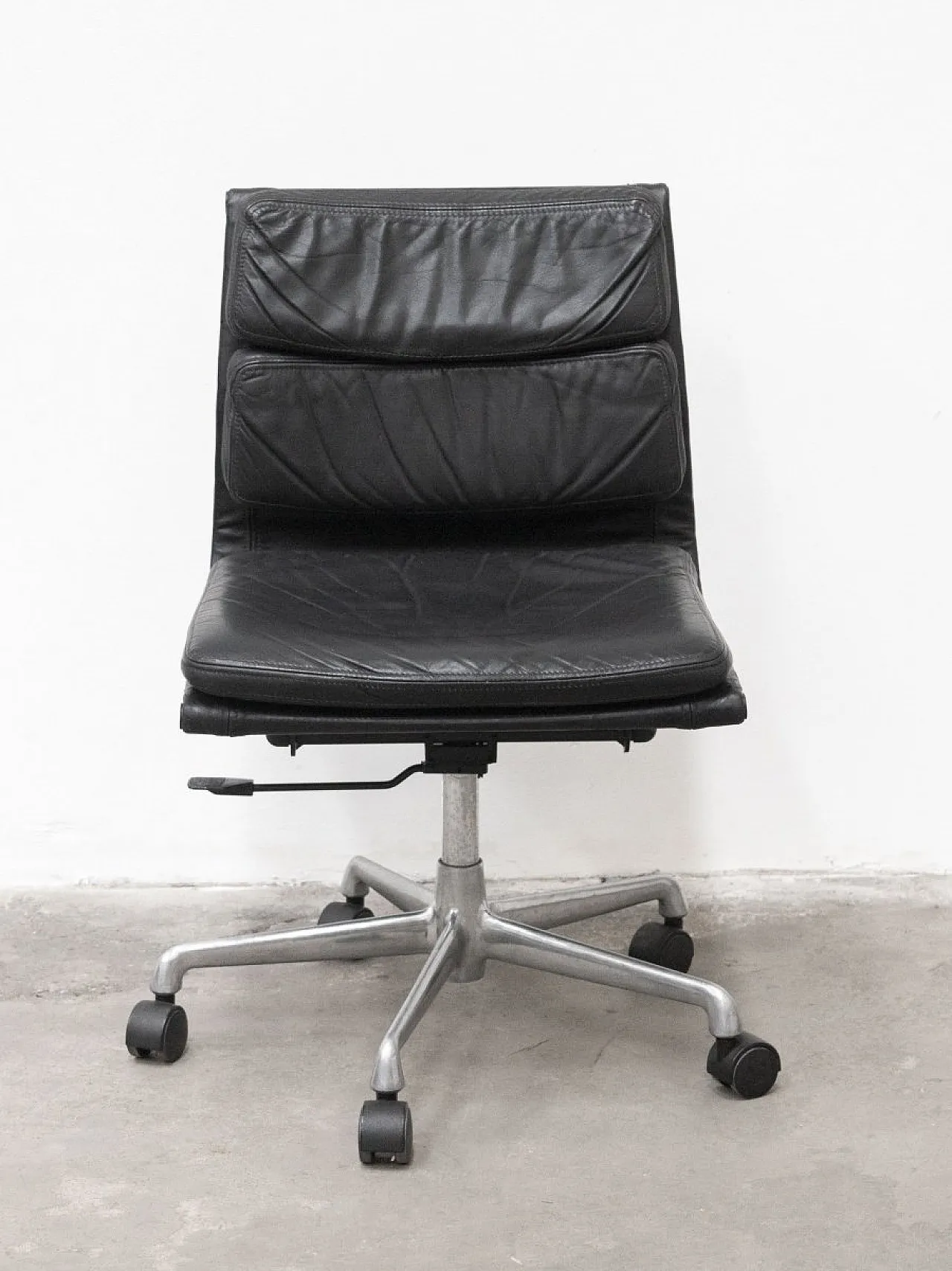 3 Aluminium chairs by Charles & Ray Eames Chairs for ICF, 1970s 16