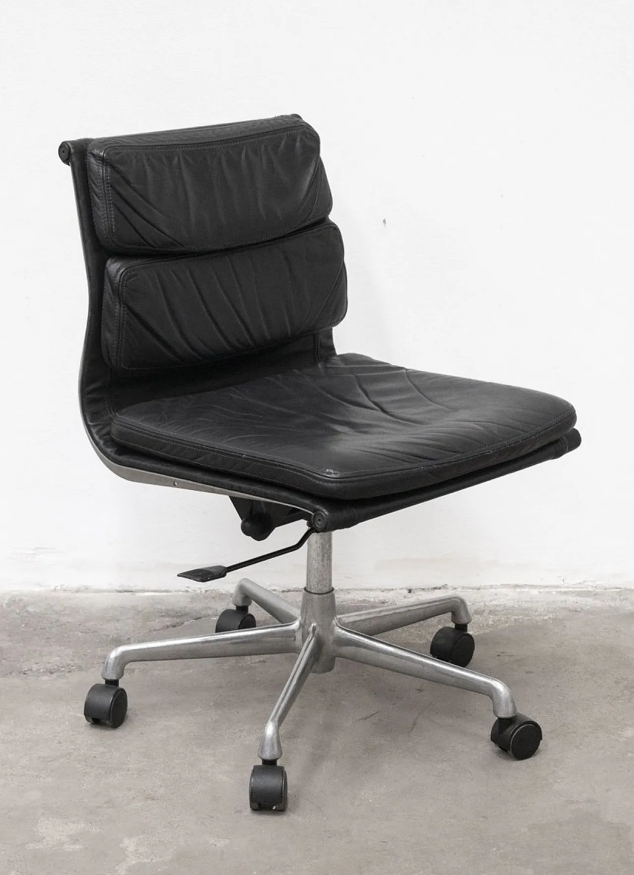 3 Aluminium chairs by Charles & Ray Eames Chairs for ICF, 1970s 17