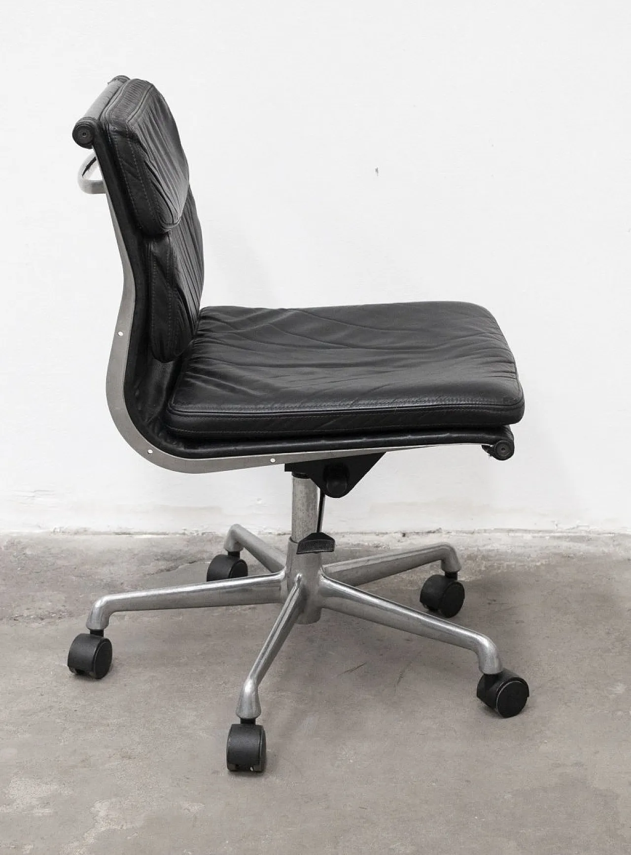 3 Aluminium chairs by Charles & Ray Eames Chairs for ICF, 1970s 18