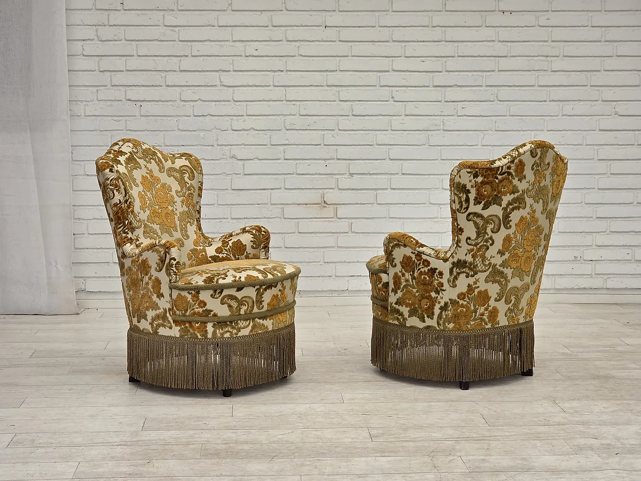 Anni '70, coppia di 2 poltroncine danesi, tessuto d'arredo marrone/beige. 1