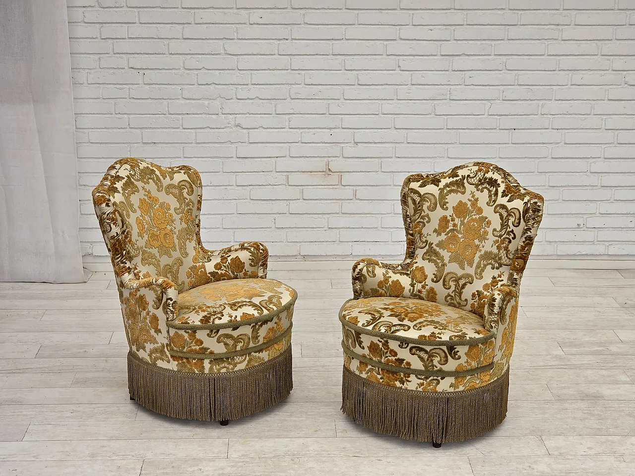 Anni '70, coppia di 2 poltroncine danesi, tessuto d'arredo marrone/beige. 2