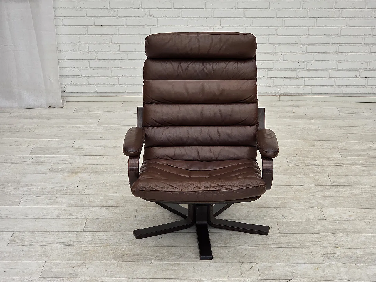 Anni '70, poltrona girevole danese di Georg Thams, pelle marrone per arredamento. 7
