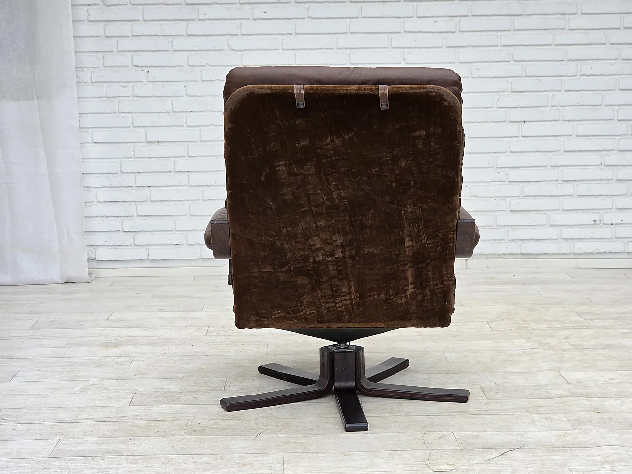 Anni '70, poltrona girevole danese di Georg Thams, pelle marrone per arredamento. 14