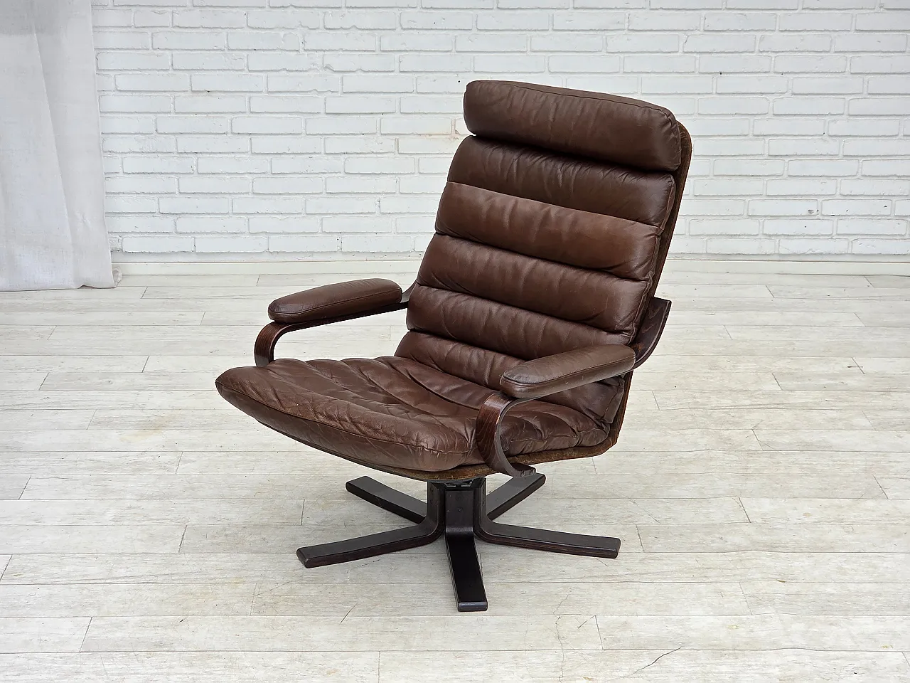 Anni '70, poltrona girevole danese di Georg Thams, pelle marrone per arredamento. 17