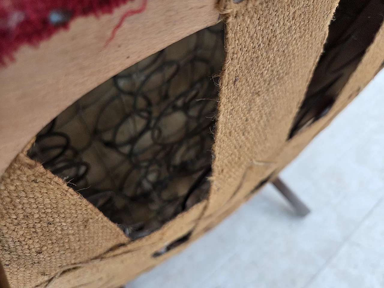 Anni '60, poltrona danese, tessuto originale d'arredo rosso. 20