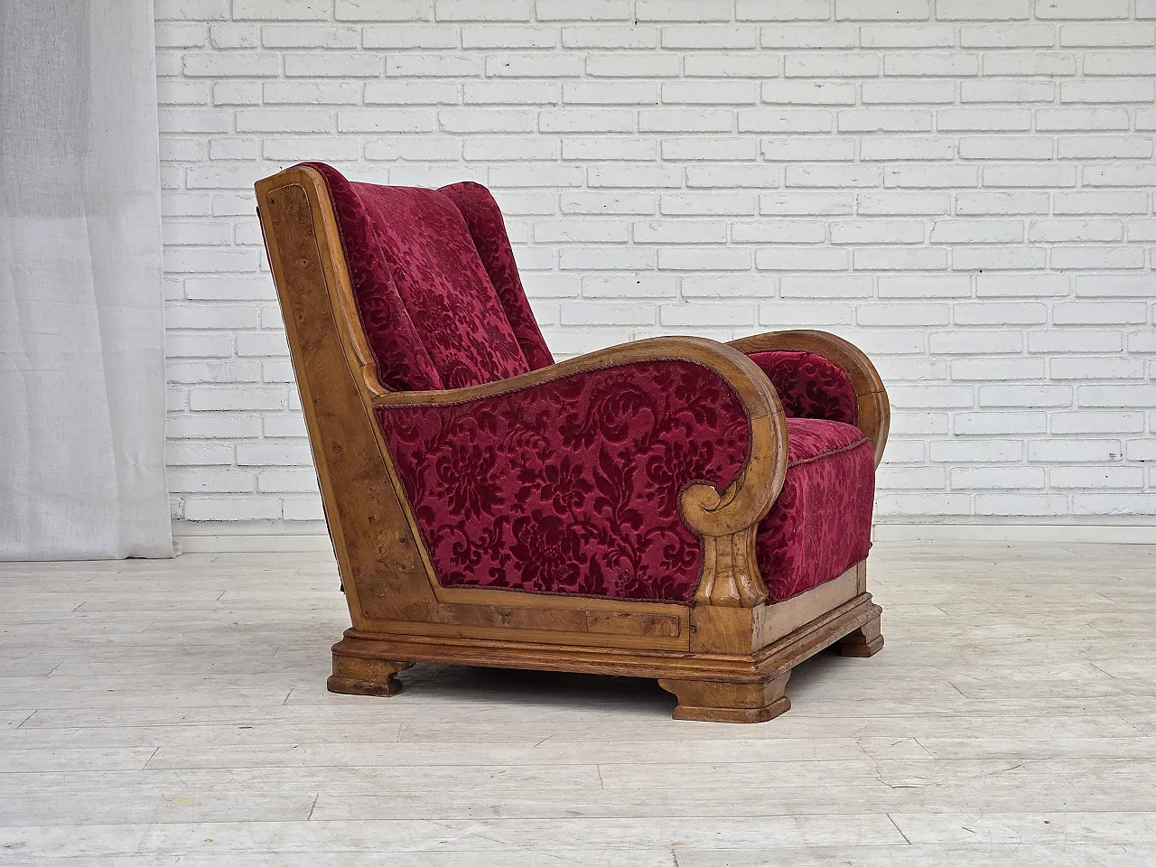 Anni '50, poltrona relax danese, velluto rosso, legno di quercia. 1