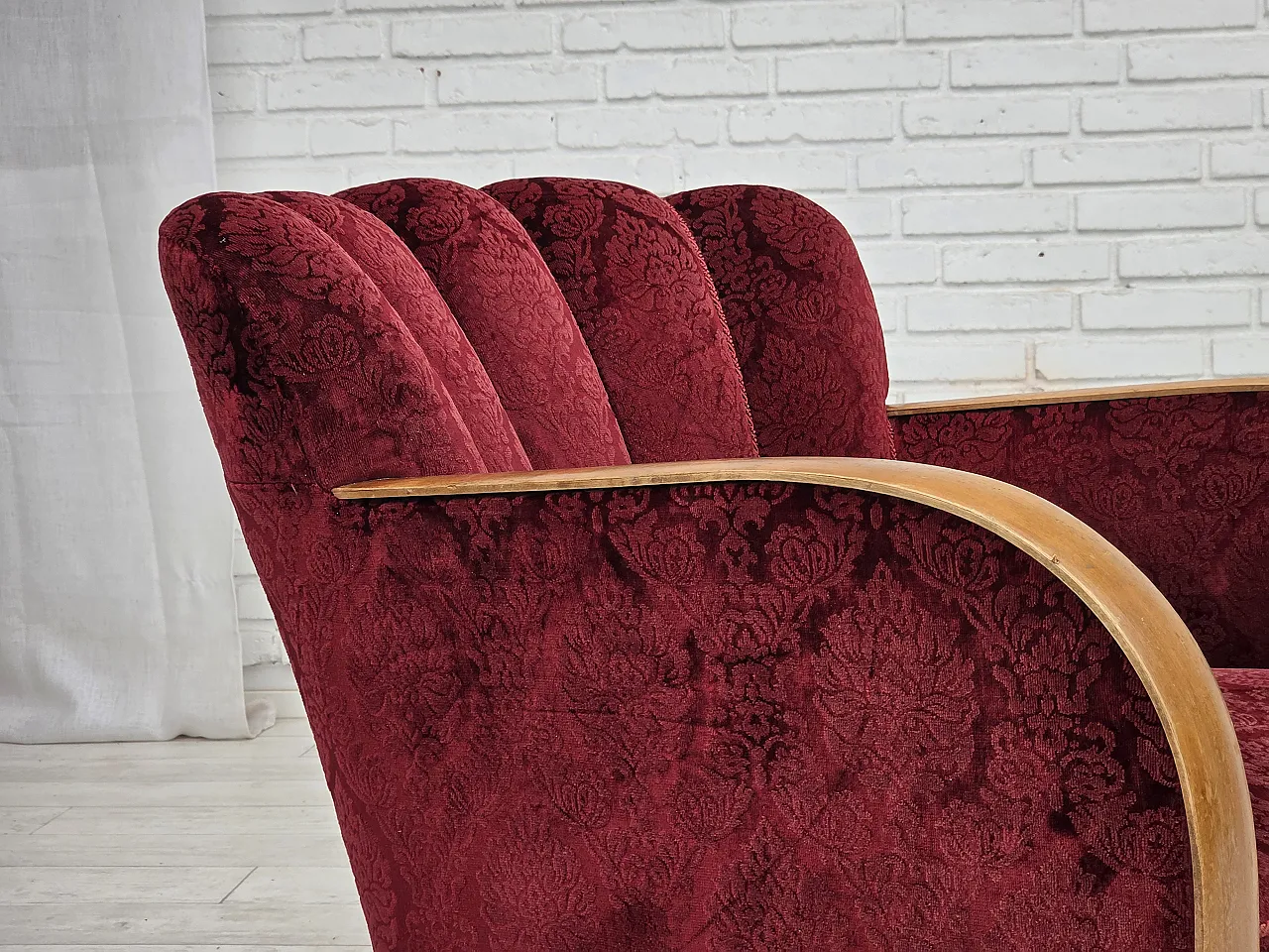 Anni '60, poltrona danese, mobili in velluto rosso ciliegia. 3
