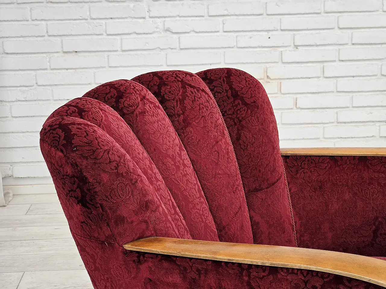 Anni '60, poltrona danese, mobili in velluto rosso ciliegia. 5
