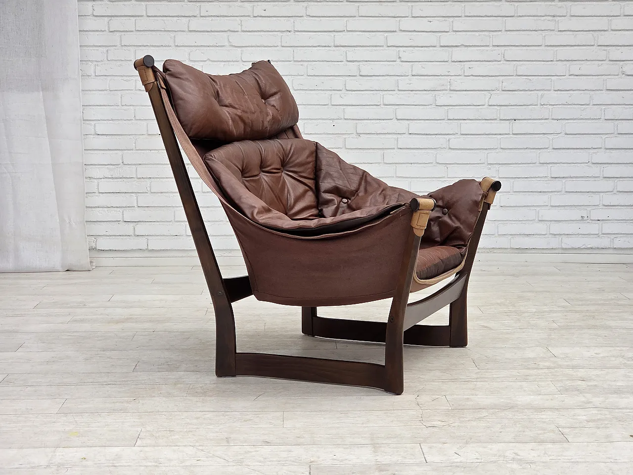 Anni '70, design norvegese di Tormod Alnaes, poltrona lounge "Trega". 1