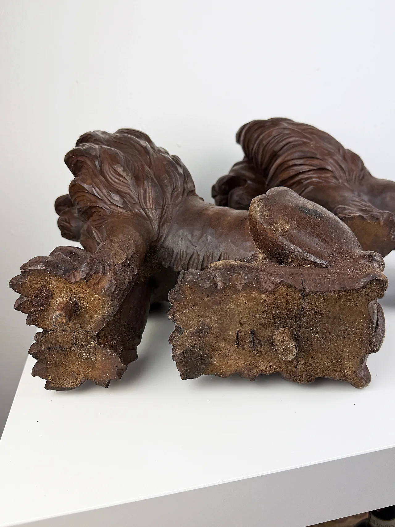 Pair of hand carved wooden lions, early 20th century 14
