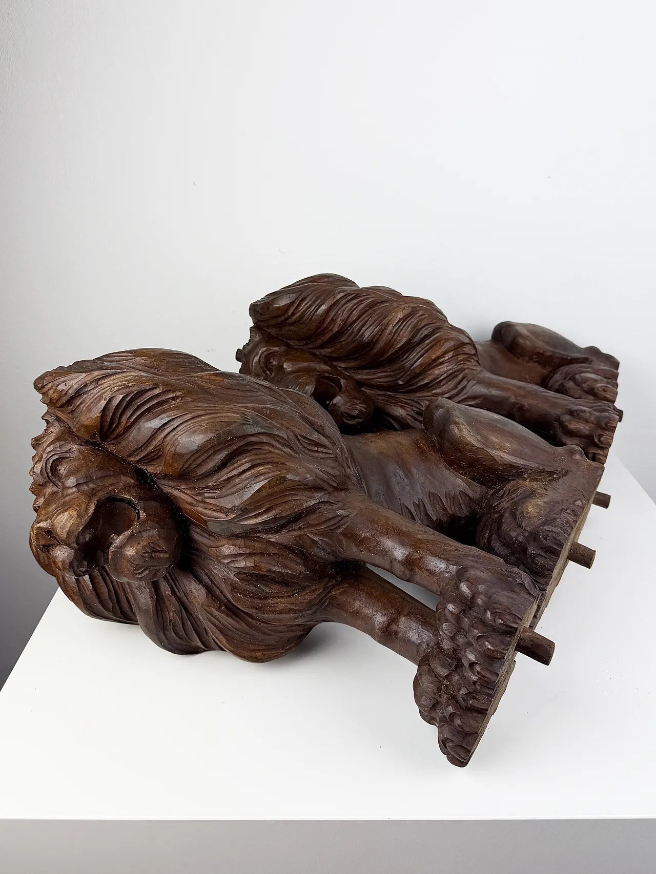 Pair of hand carved wooden lions, early 20th century 16