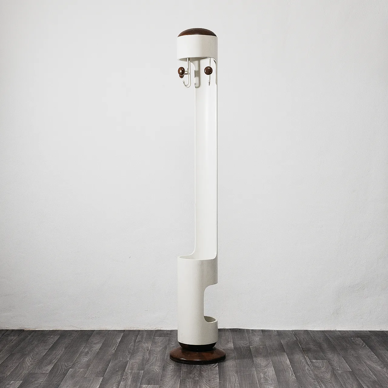Clothes stand Joe Colombo style, 60s 3