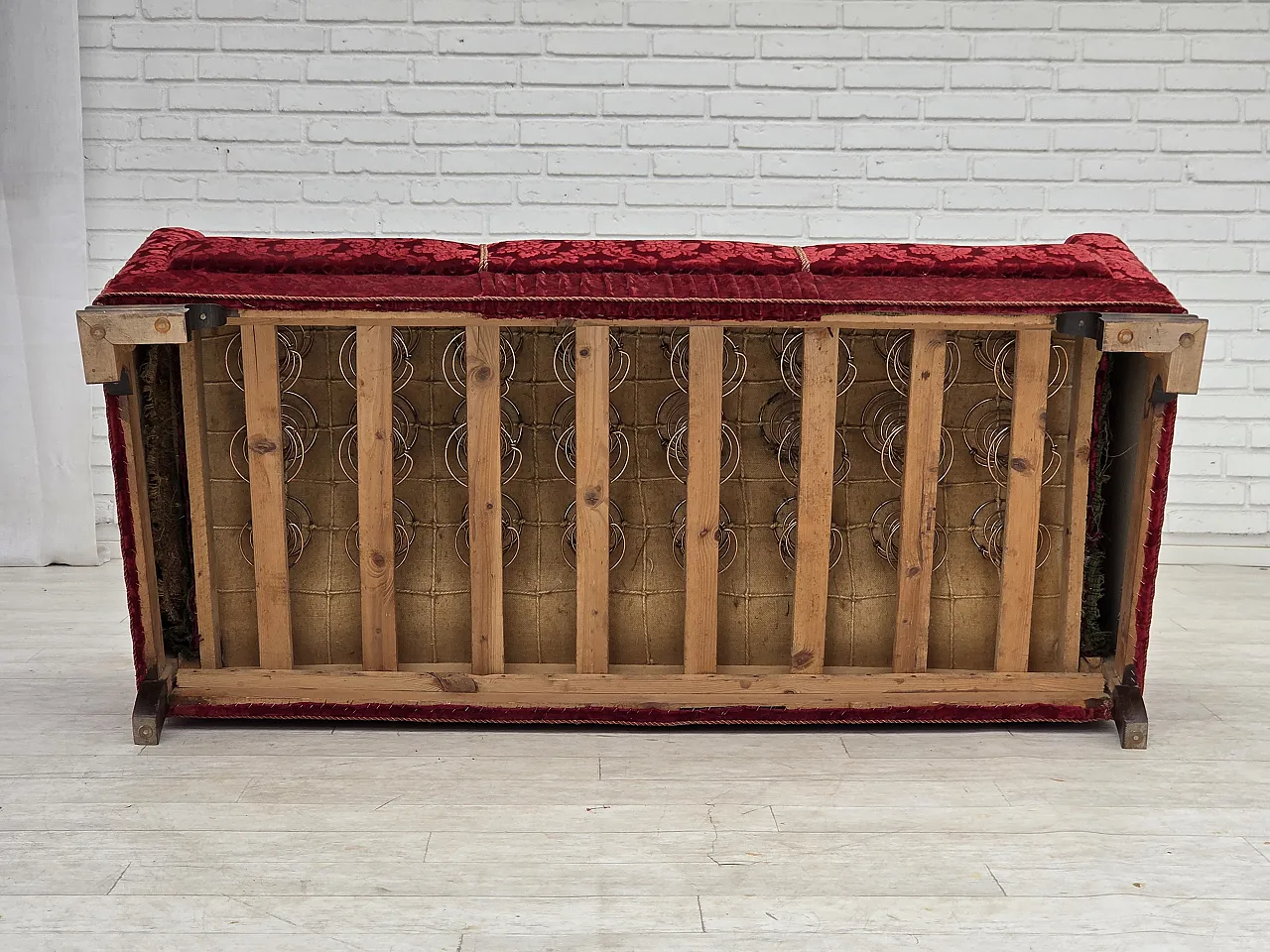 Anni '50, divano danese a 3 posti, mobili in velluto, legno di quercia. 18