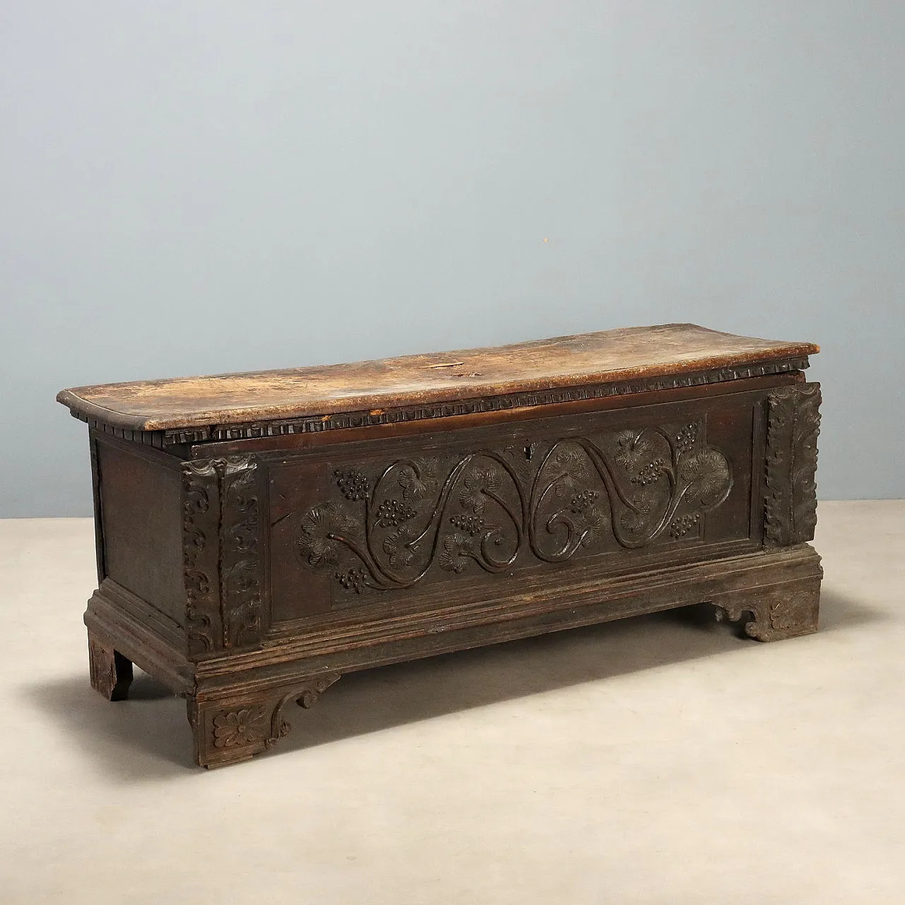 Walnut chest with vine shoot carvings, 18th century 1