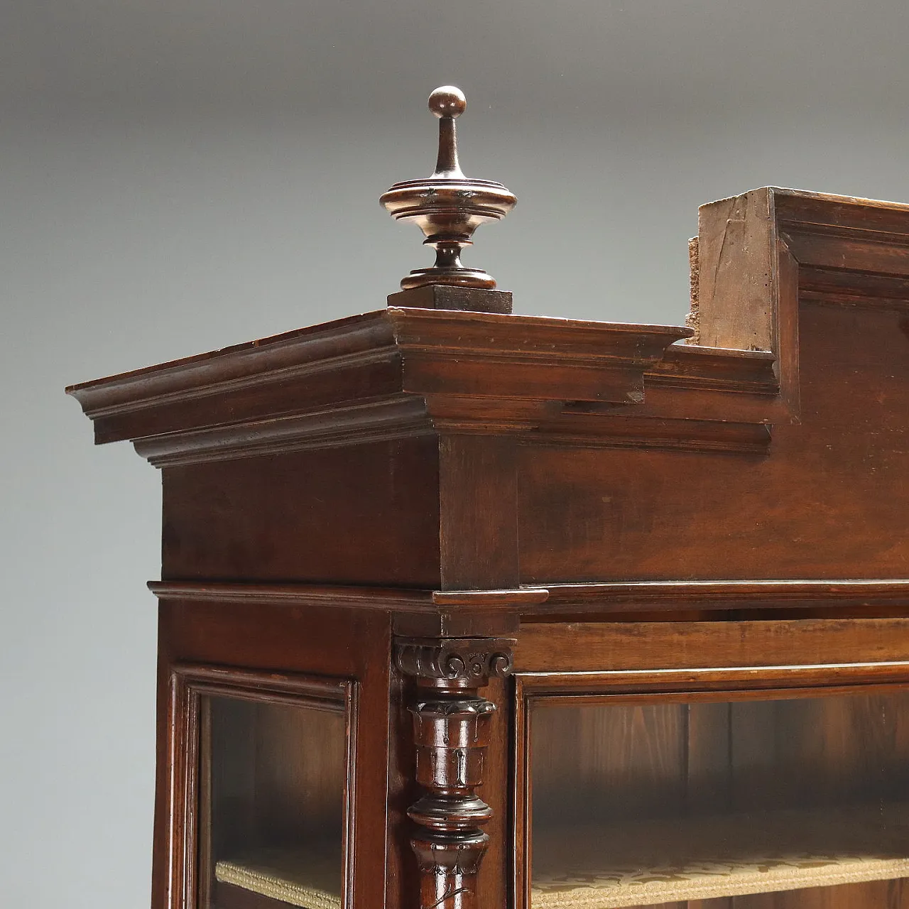 Walnut display cabinet with glass doors, 19th century 5