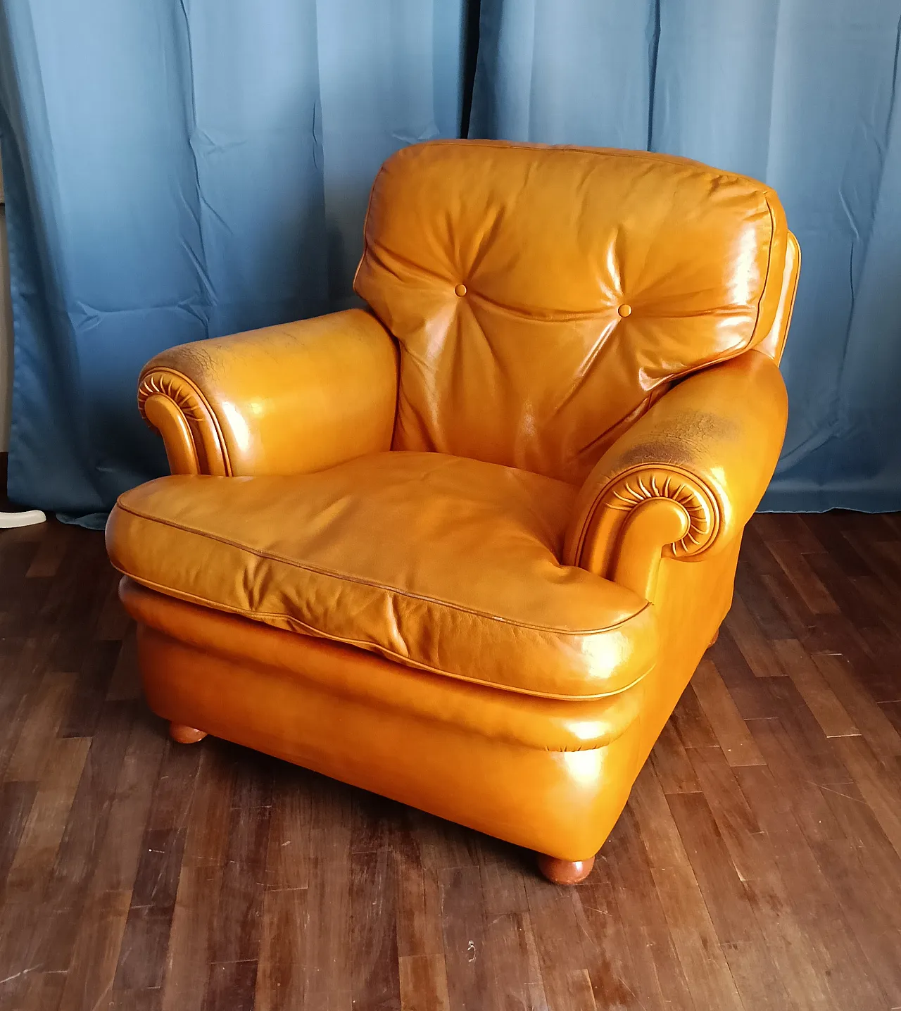 Frau armchair, Dream model. 80s 1