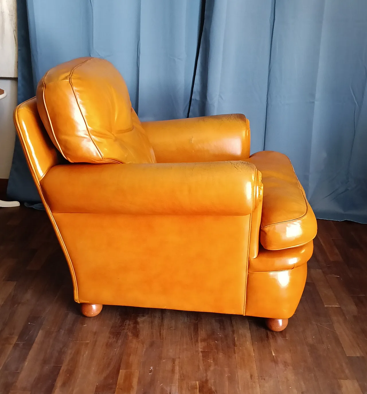Frau armchair, Dream model. 80s 3