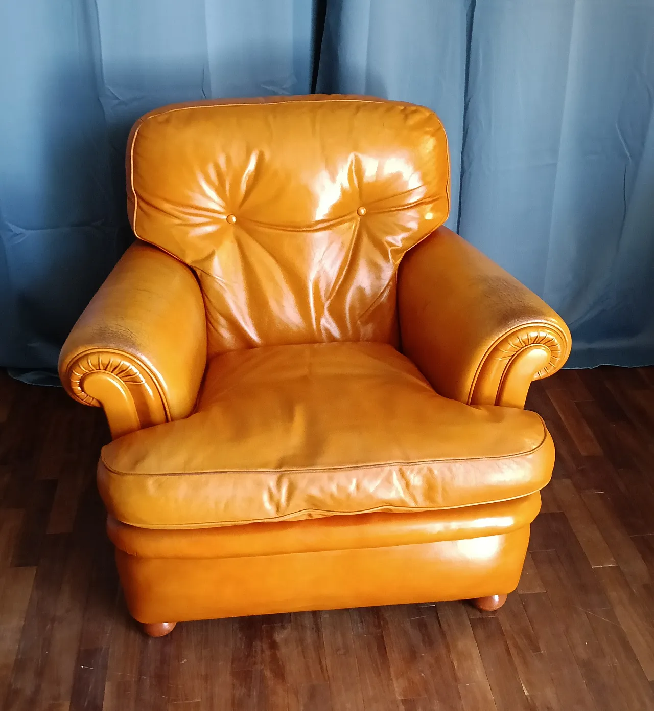 Frau armchair, Dream model. 80s 4