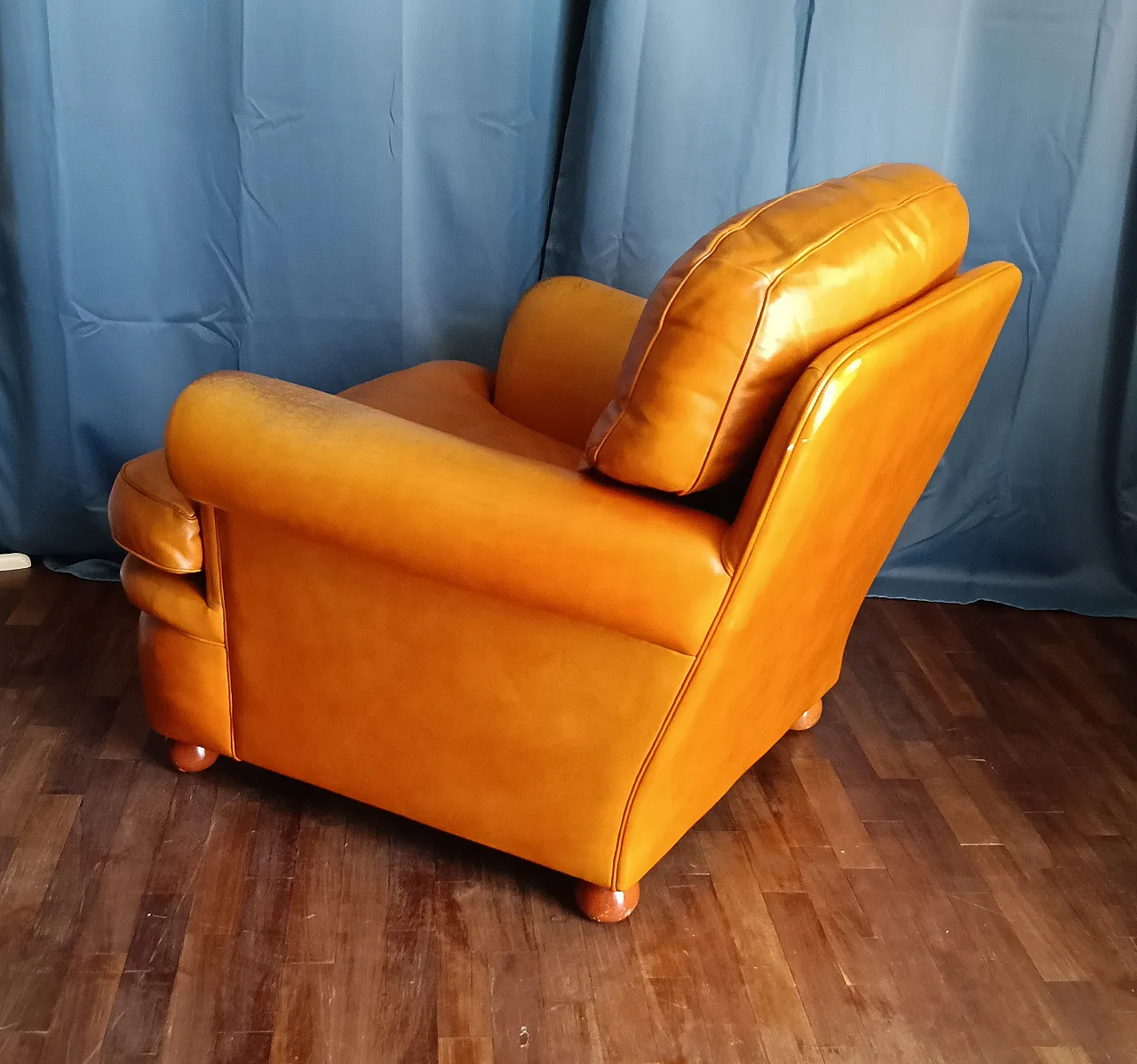 Frau armchair, Dream model. 80s 8