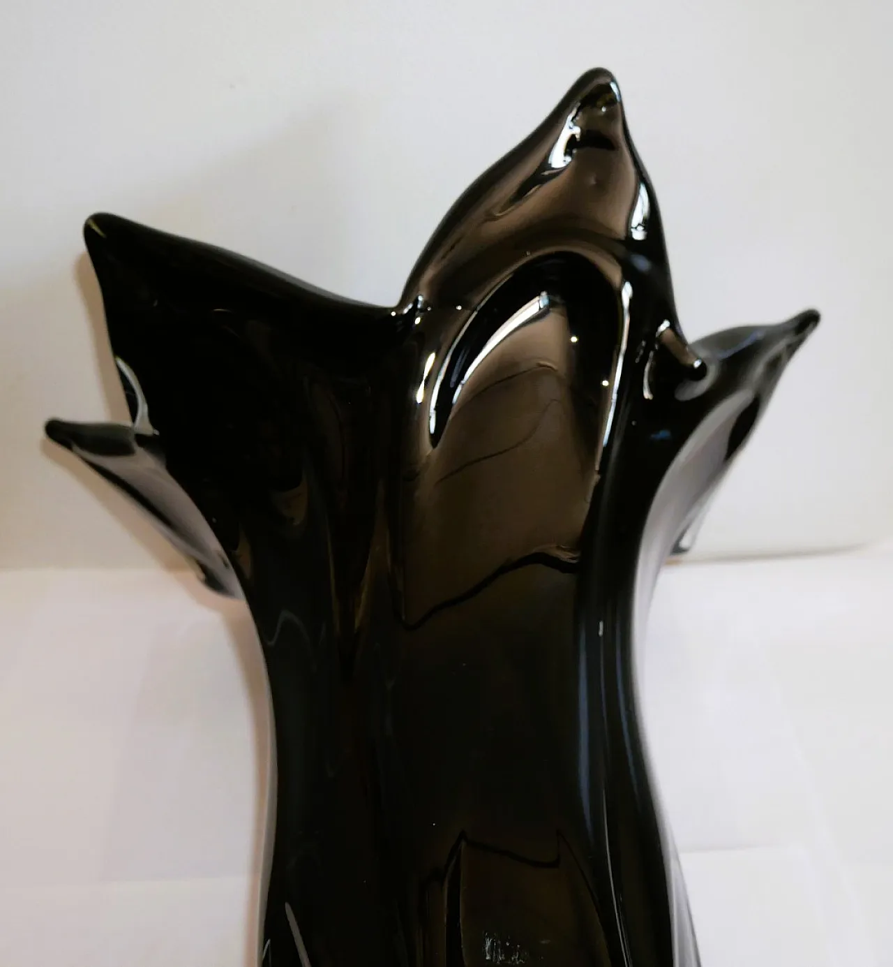 Vaso a fazzoletto in vetro di Murano nero, anni '70 4