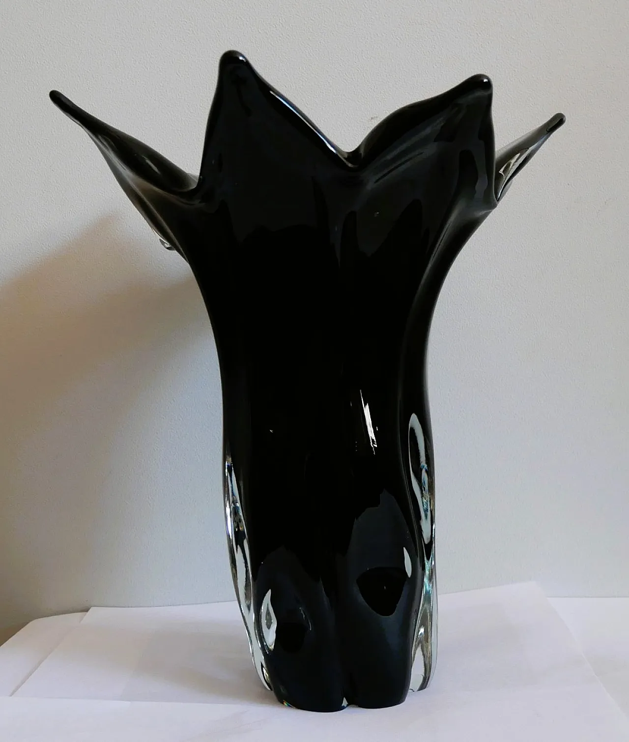 Vaso a fazzoletto in vetro di Murano nero, anni '70 12