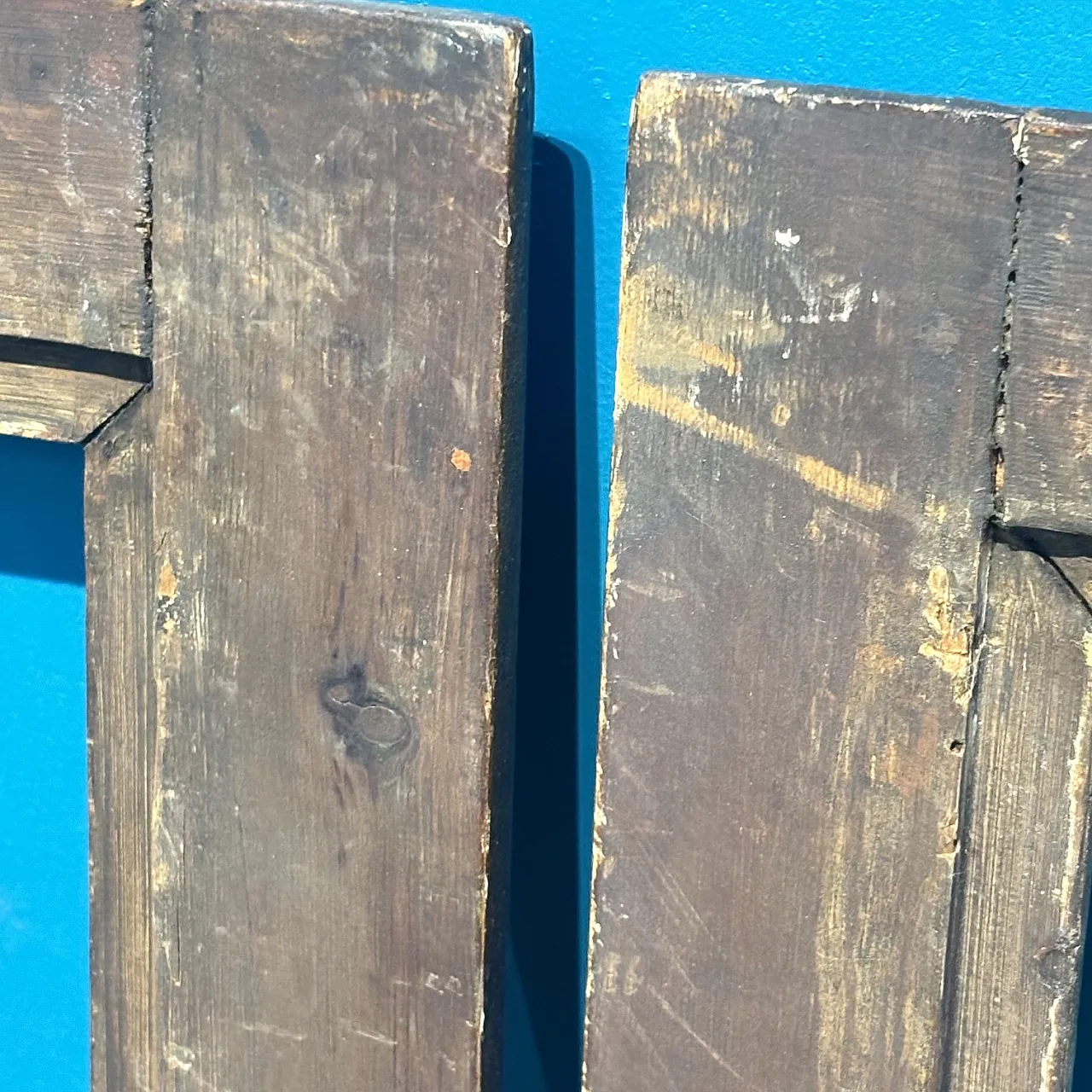 Pair of carved wooden frames, late 19th century 9
