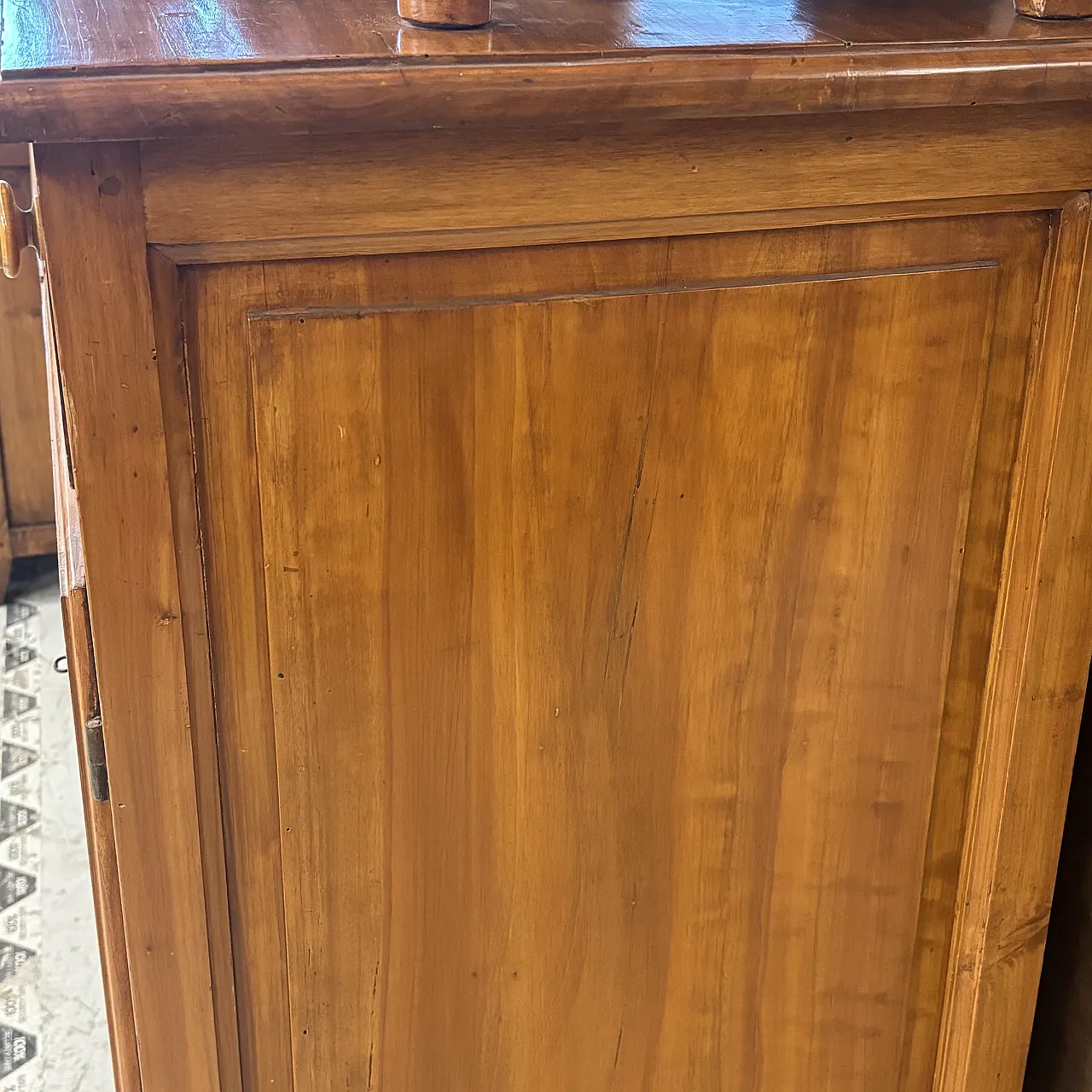 Double body sideboard in solid cherry wood Tuscany, early 19th century 4