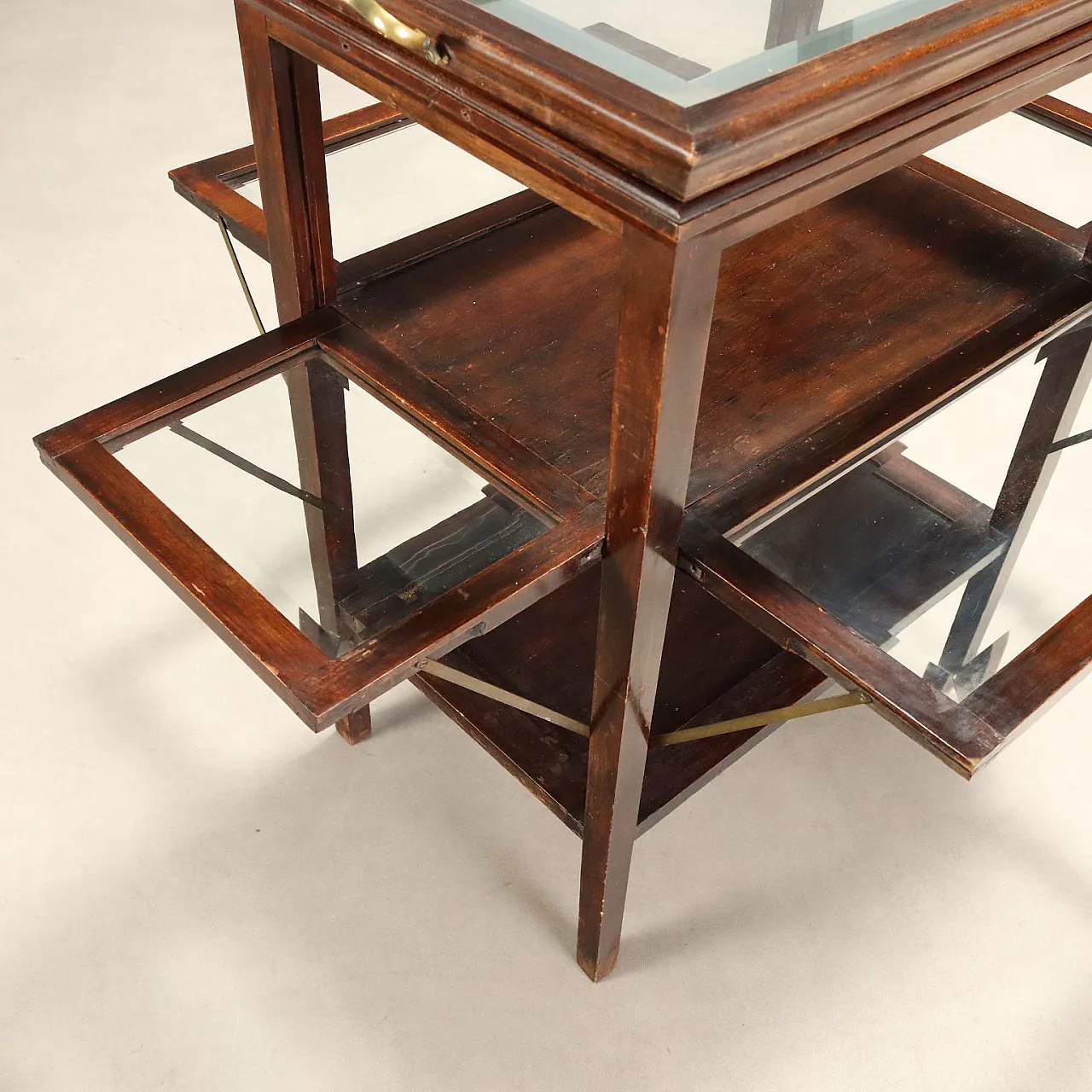 Walnut display table, 19th century 4