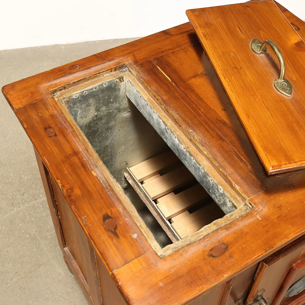 Spruce ice cabinet, late 19th century 3