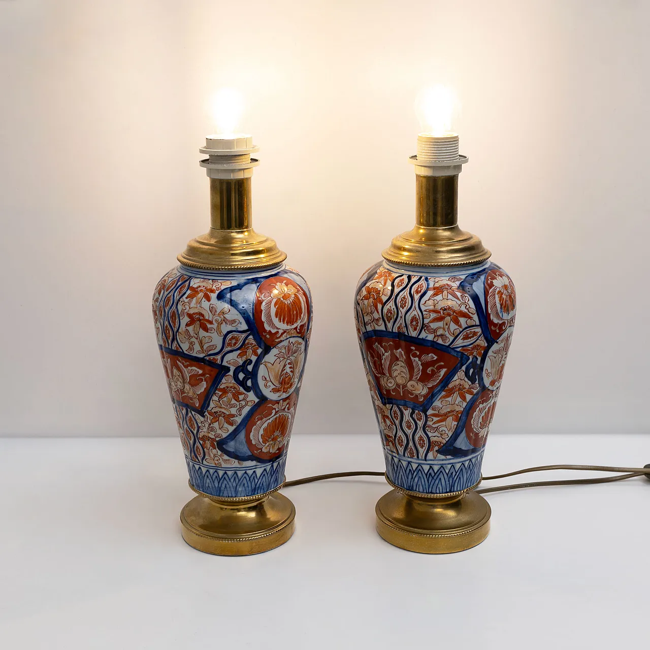 Pair of Imari Meiji porcelain vases with gilt bronze supports, 19th c. 6