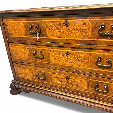 Chest of drawers in Lombard Louis XIV walnut with inlays, late 17th c.