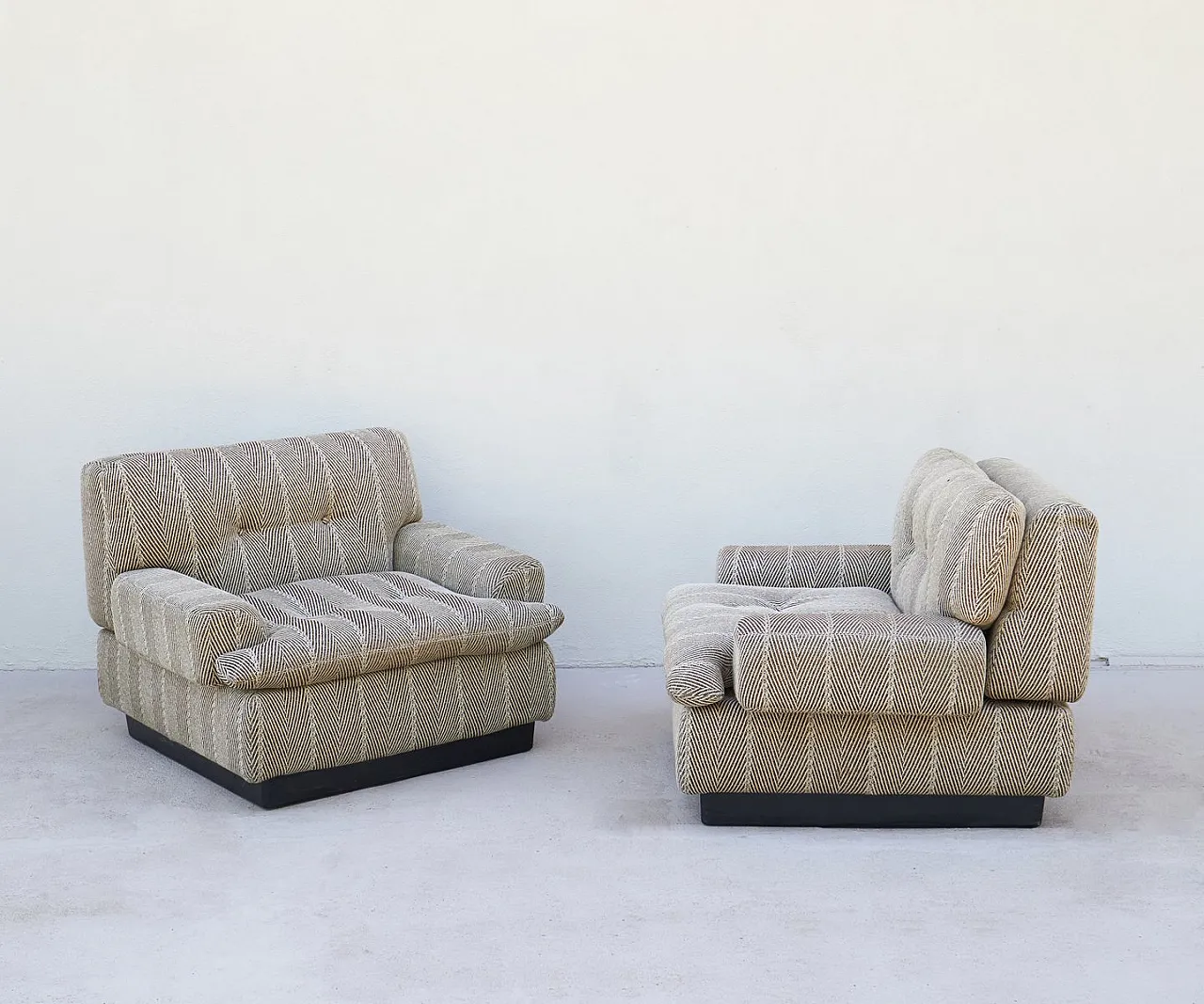 Pair of armchairs by Saporiti, 1970s 2