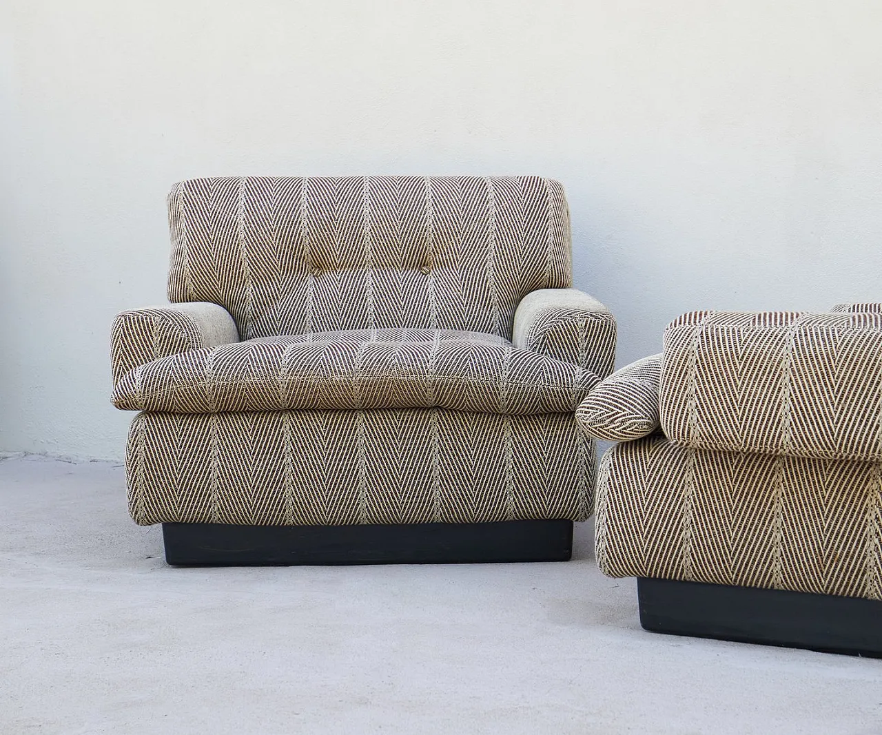 Pair of armchairs by Saporiti, 1970s 3