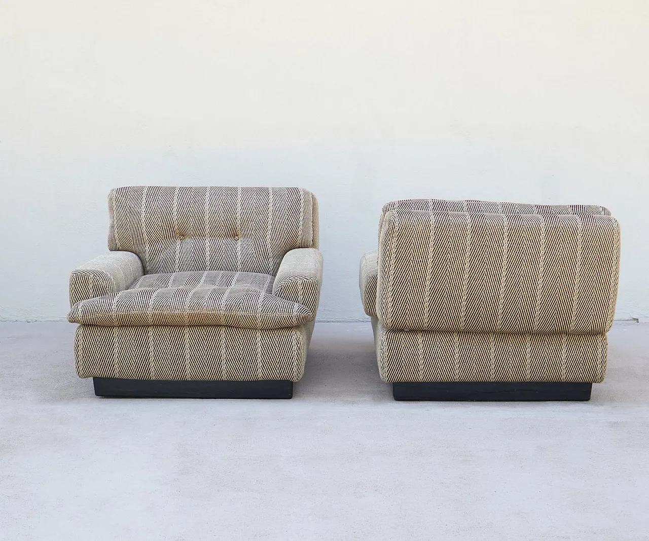 Pair of armchairs by Saporiti, 1970s 6