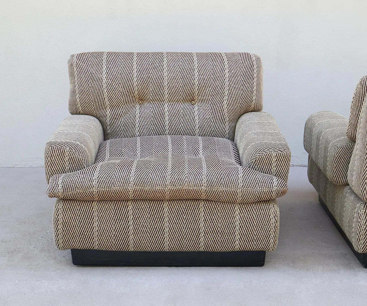 Pair of armchairs by Saporiti, 1970s 7