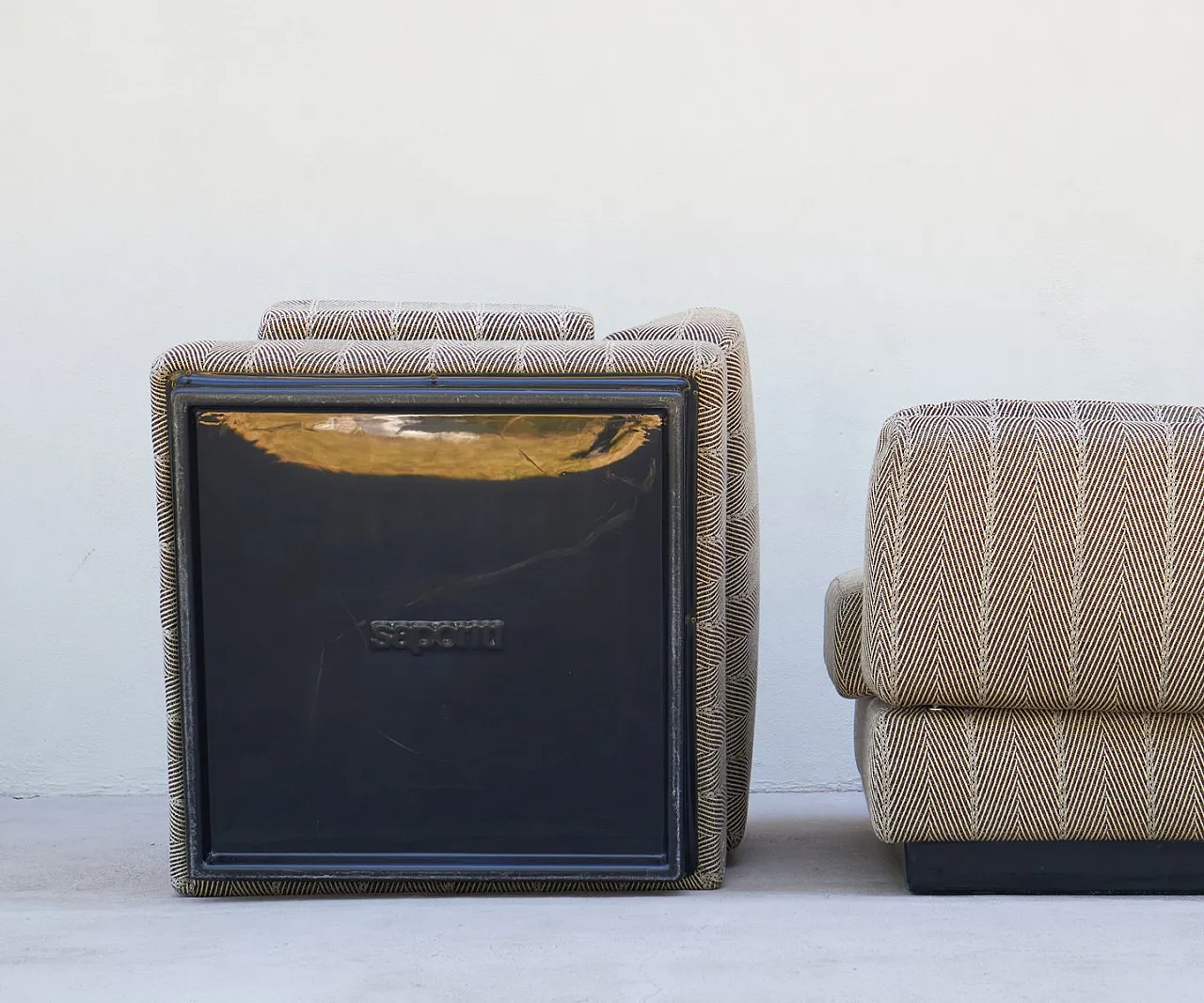 Pair of armchairs by Saporiti, 1970s 12