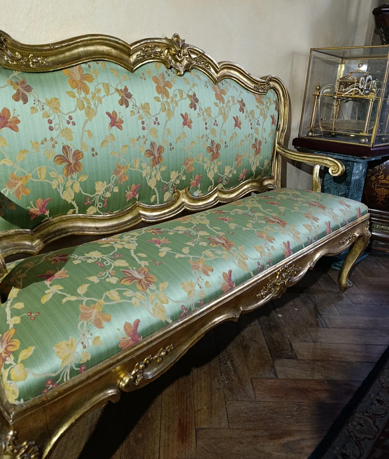 Pair of Louis XV style carved and gilded wooden sofas, 20th century 1