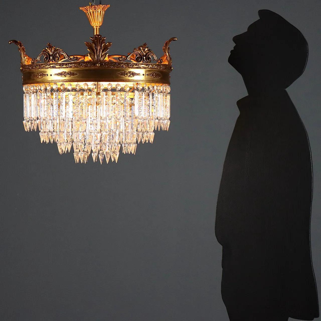 Coppia di lampadari stile Impero in metallo dorato, primo '900 3