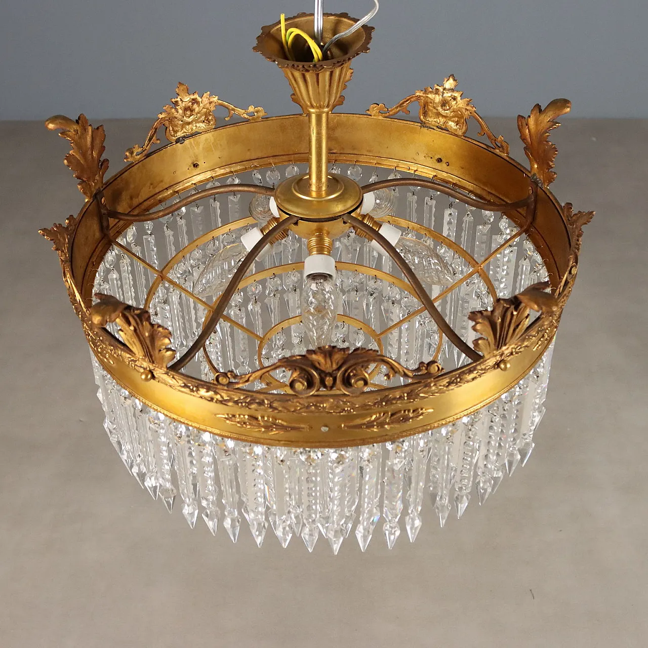 Coppia di lampadari stile Impero in metallo dorato, primo '900 8